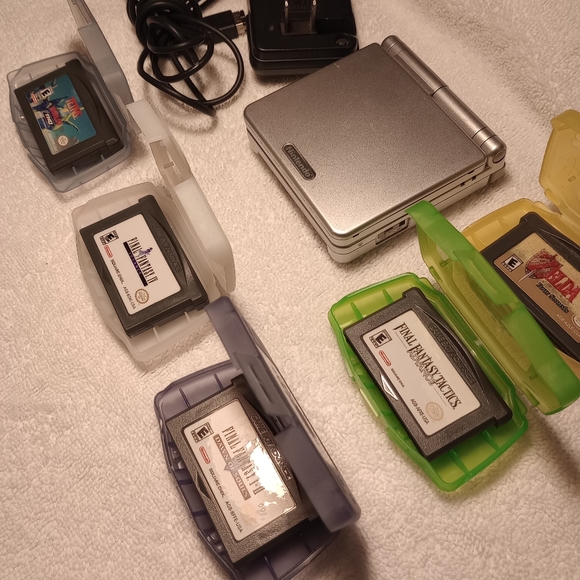 Nintendo Game Boy Advance DS Platinum with 5 games and charging cord, free gift - Picture 2 of 4